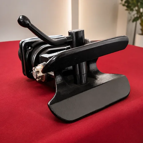 FIARED MOUTH TRACTION DEVICE